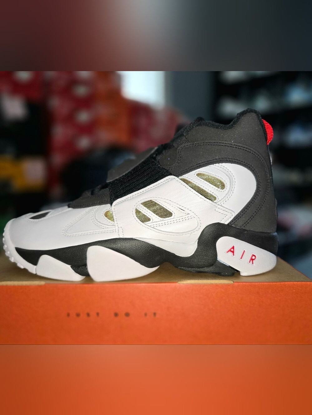 Nike Air Diamond Turf 2 49ers II7080-001 Unisex Basketball Sneakers - Picture 8 of 10